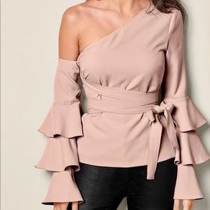 Venus very fancy top! Size 14. Casual or fancy!